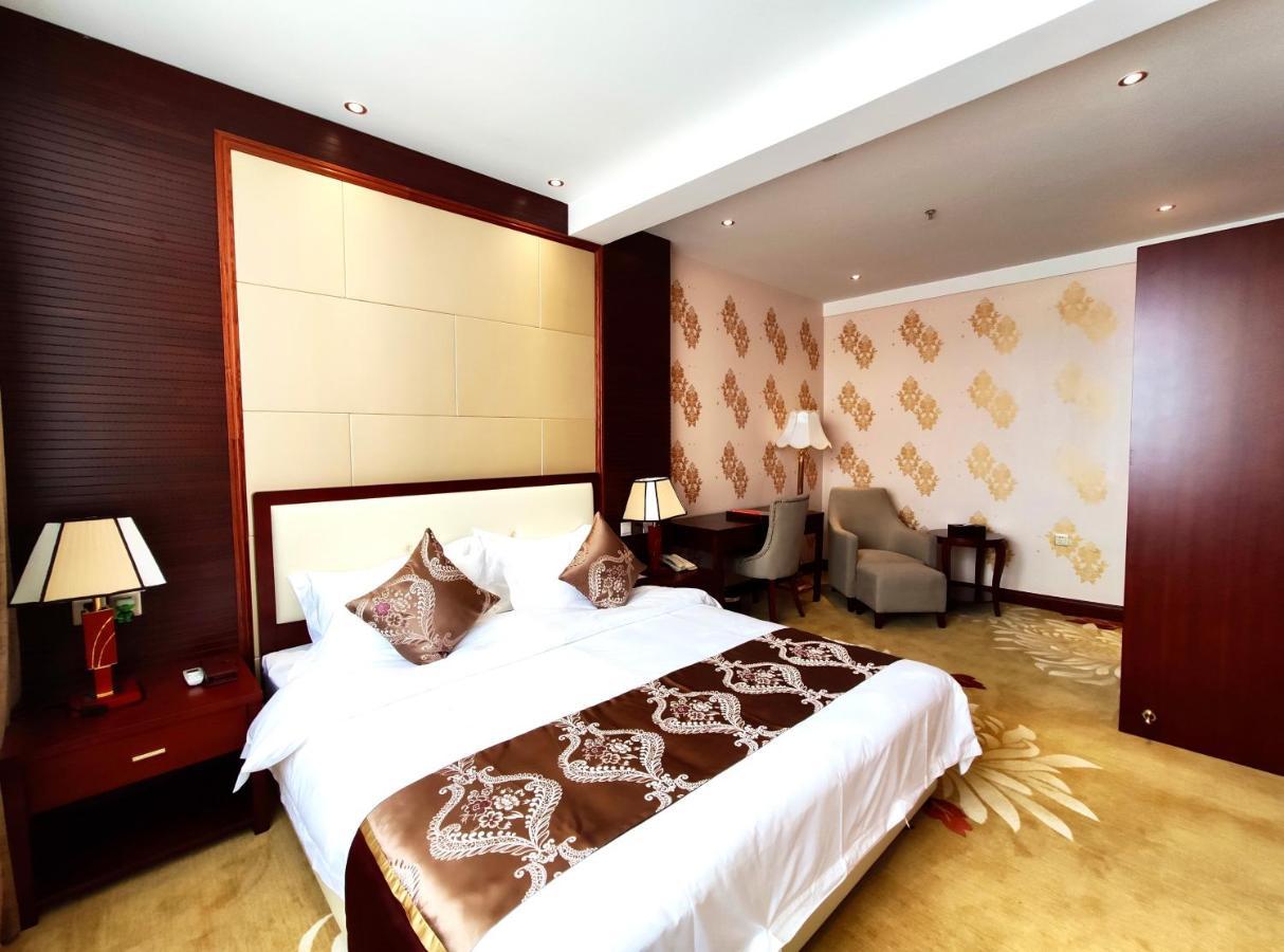 Golden Peacock Hotel Blantyre Buitenkant foto