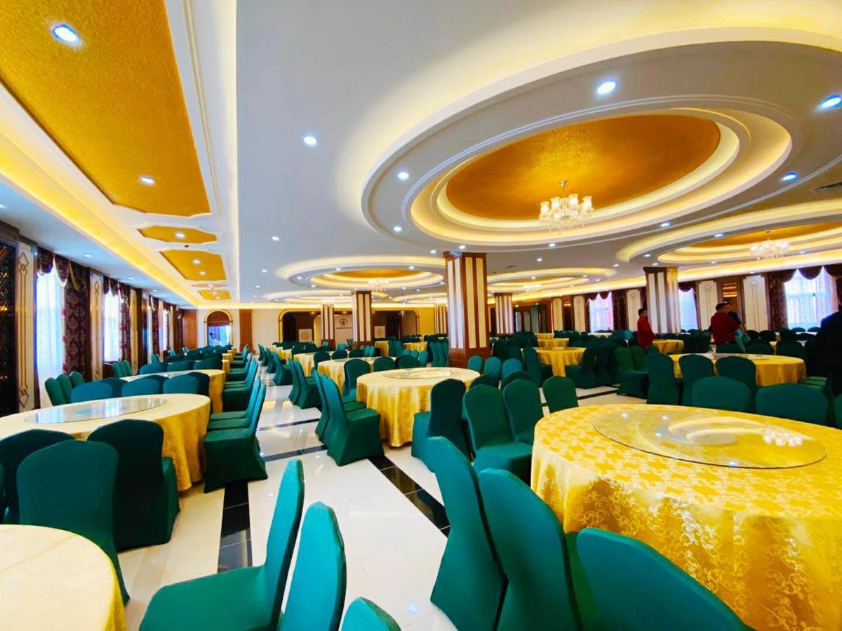 Golden Peacock Hotel Blantyre Buitenkant foto
