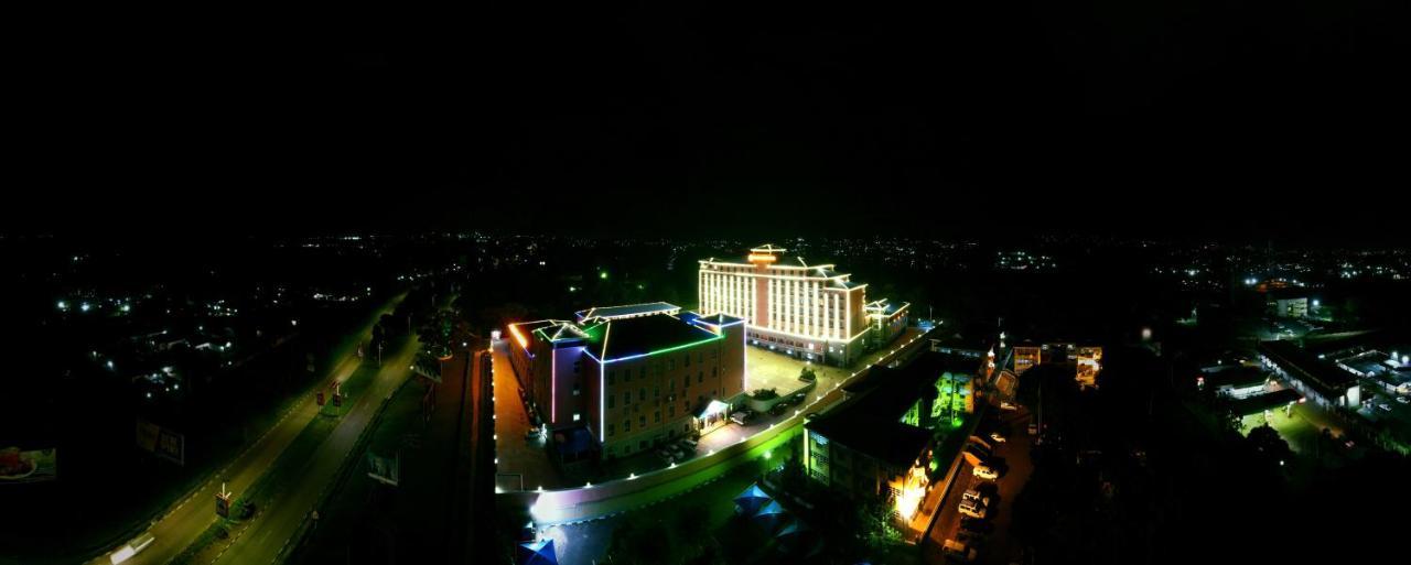 Golden Peacock Hotel Blantyre Buitenkant foto
