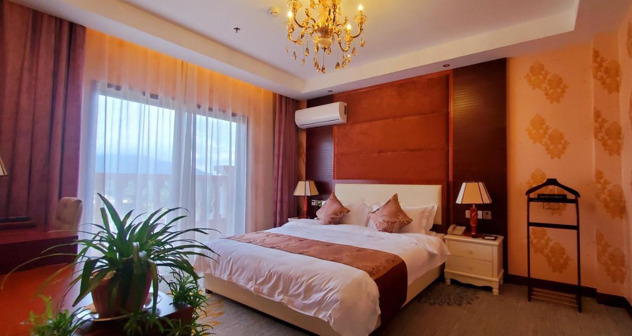 Golden Peacock Hotel Blantyre Buitenkant foto