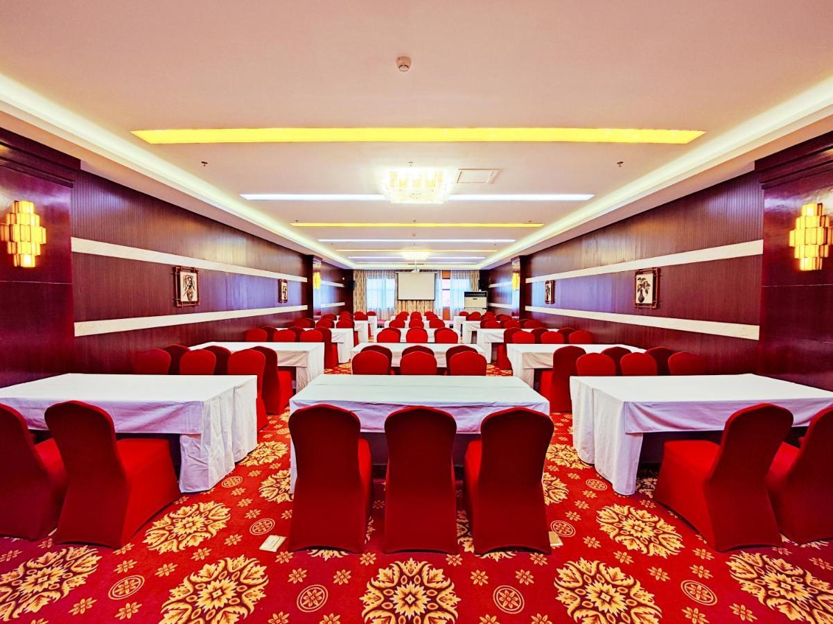 Golden Peacock Hotel Blantyre Buitenkant foto