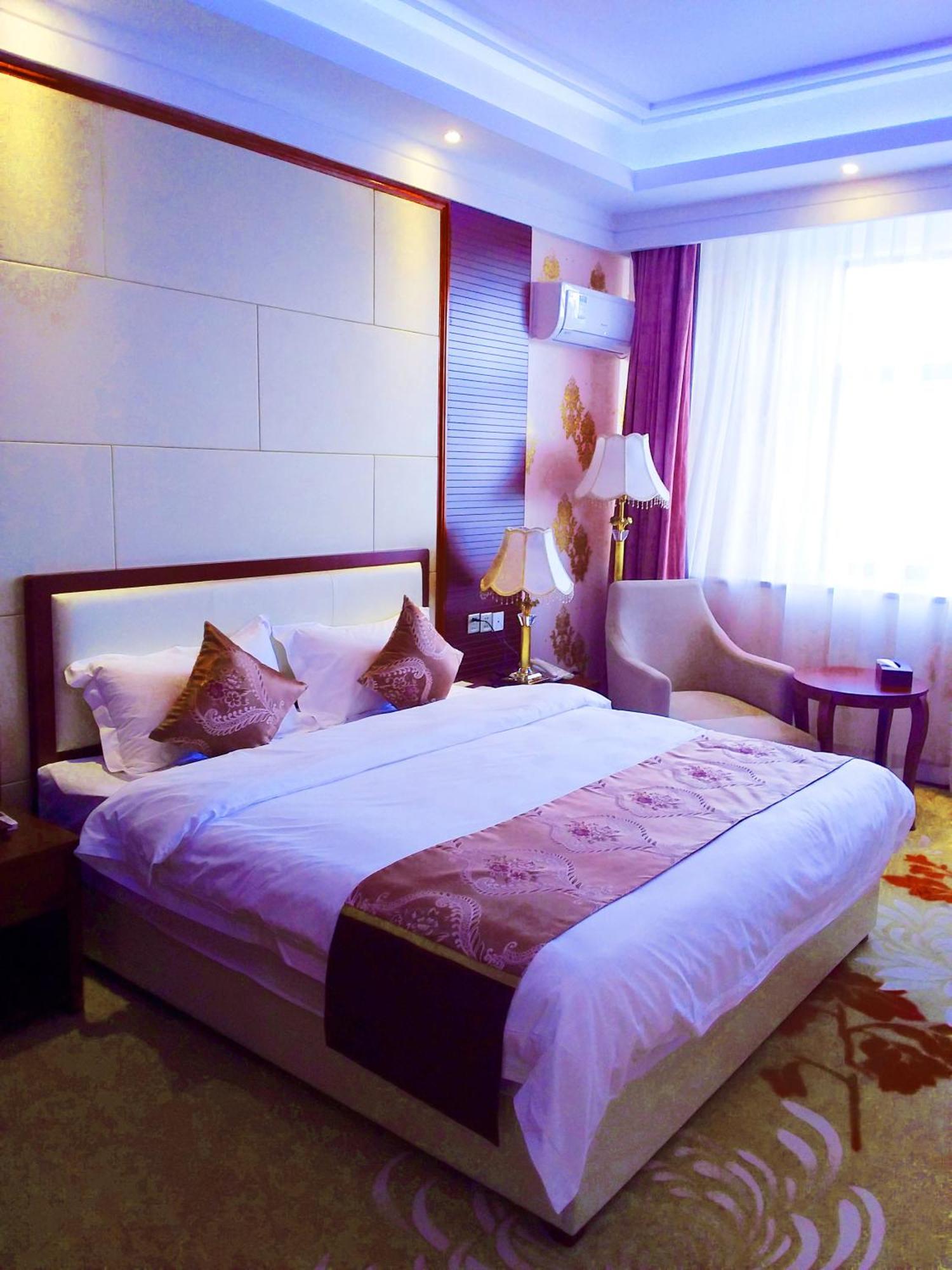 Golden Peacock Hotel Blantyre Buitenkant foto